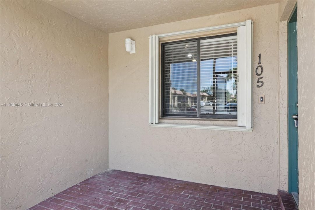 待售: $310,000 (2 贝兹, 2 浴室, 1256 平方英尺)