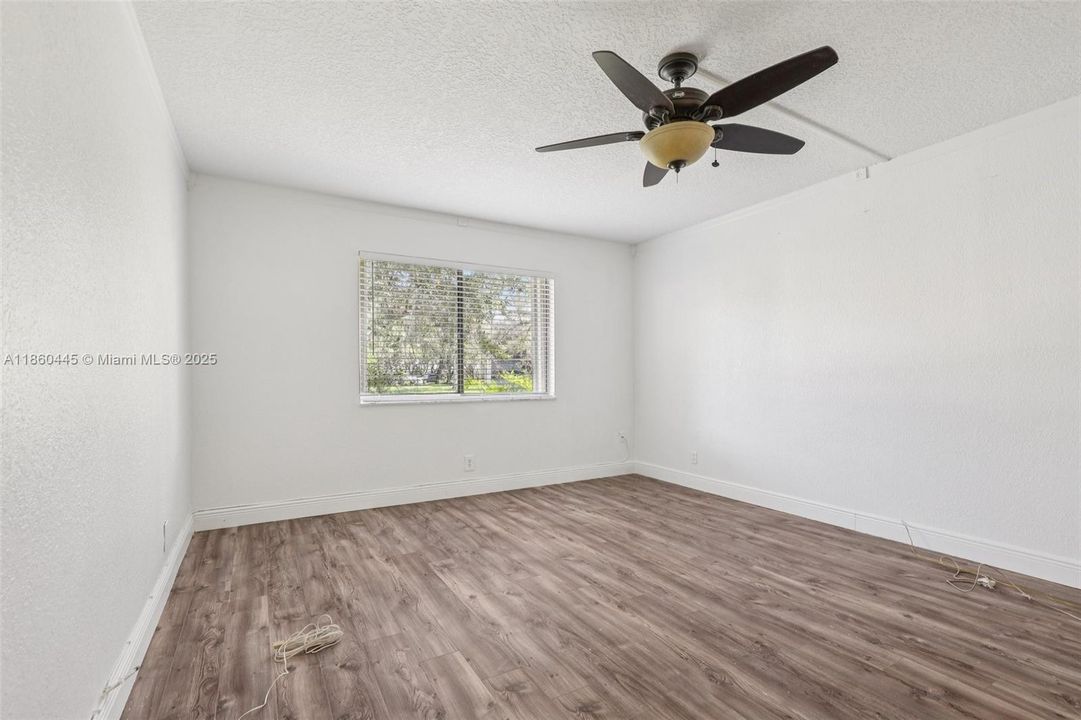 待售: $310,000 (2 贝兹, 2 浴室, 1256 平方英尺)