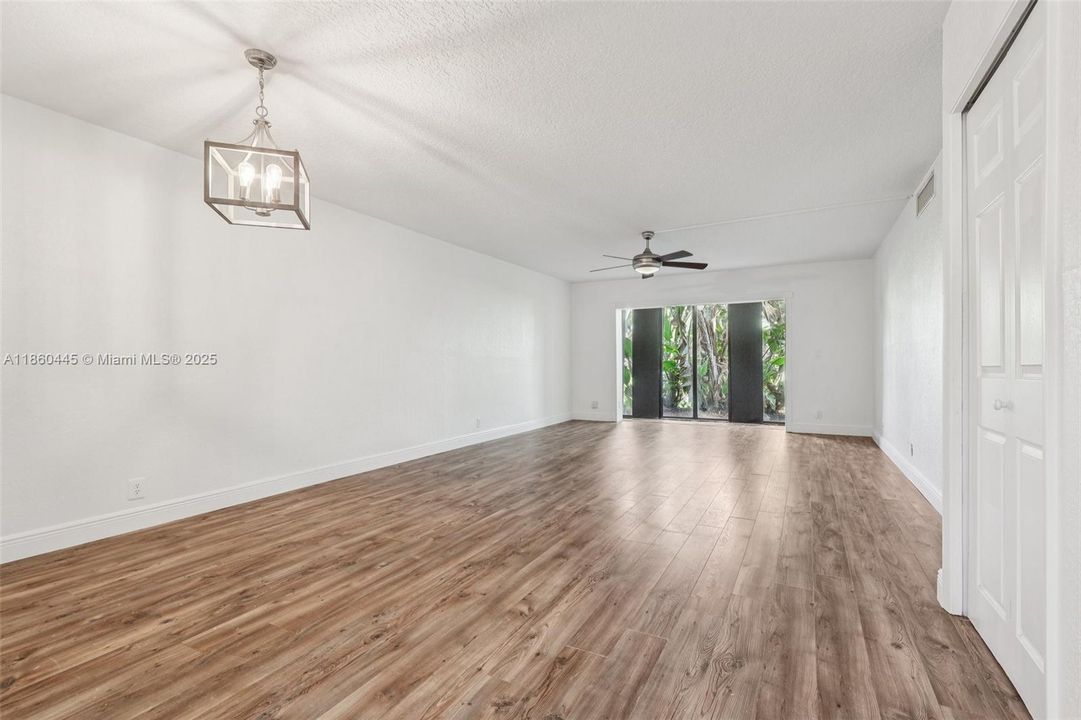 待售: $310,000 (2 贝兹, 2 浴室, 1256 平方英尺)