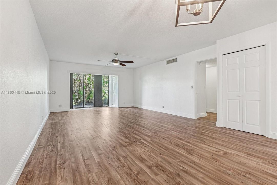 待售: $310,000 (2 贝兹, 2 浴室, 1256 平方英尺)