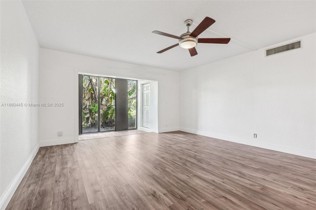 待售: $310,000 (2 贝兹, 2 浴室, 1256 平方英尺)