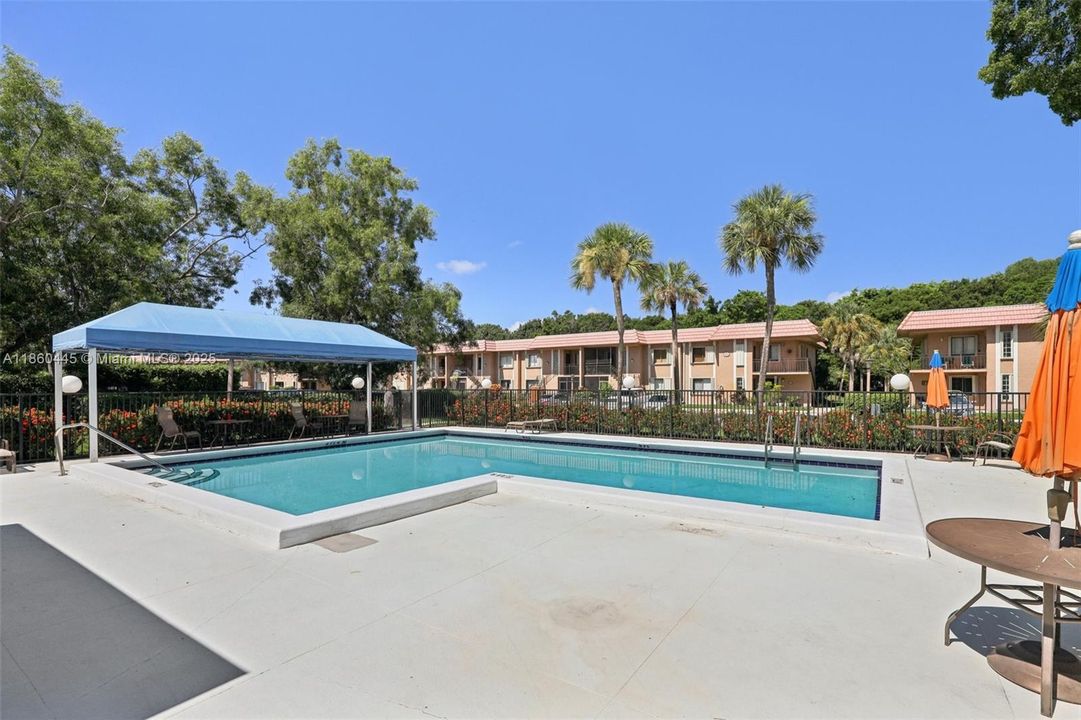 待售: $310,000 (2 贝兹, 2 浴室, 1256 平方英尺)