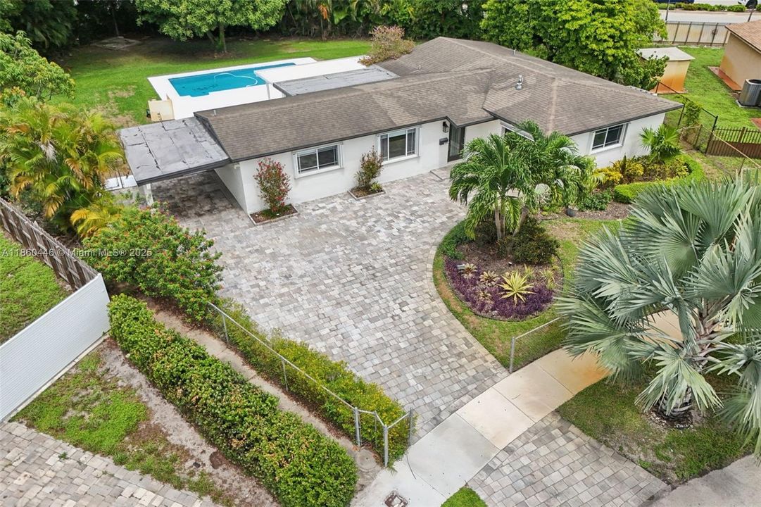 合同活跃: $745,000 (3 贝兹, 2 浴室, 1224 平方英尺)