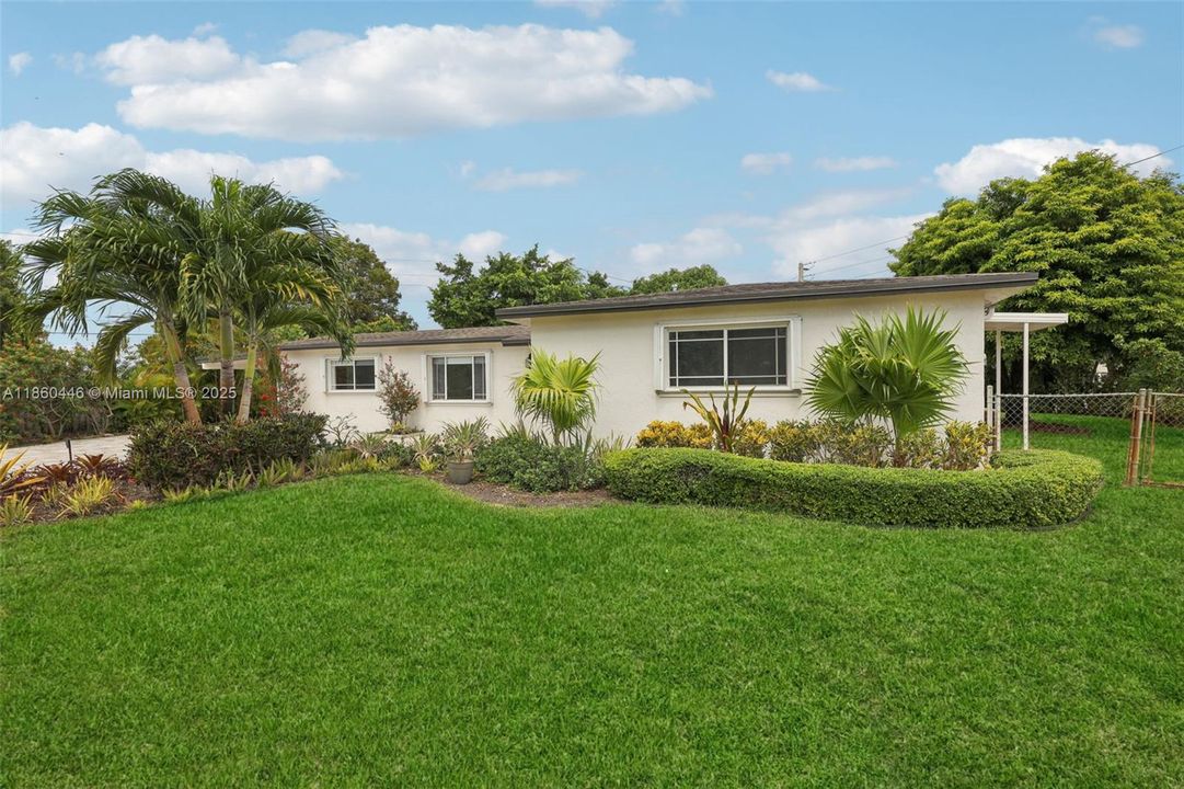 合同活跃: $745,000 (3 贝兹, 2 浴室, 1224 平方英尺)