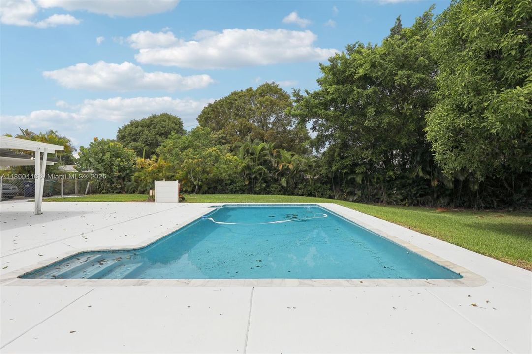 合同活跃: $745,000 (3 贝兹, 2 浴室, 1224 平方英尺)