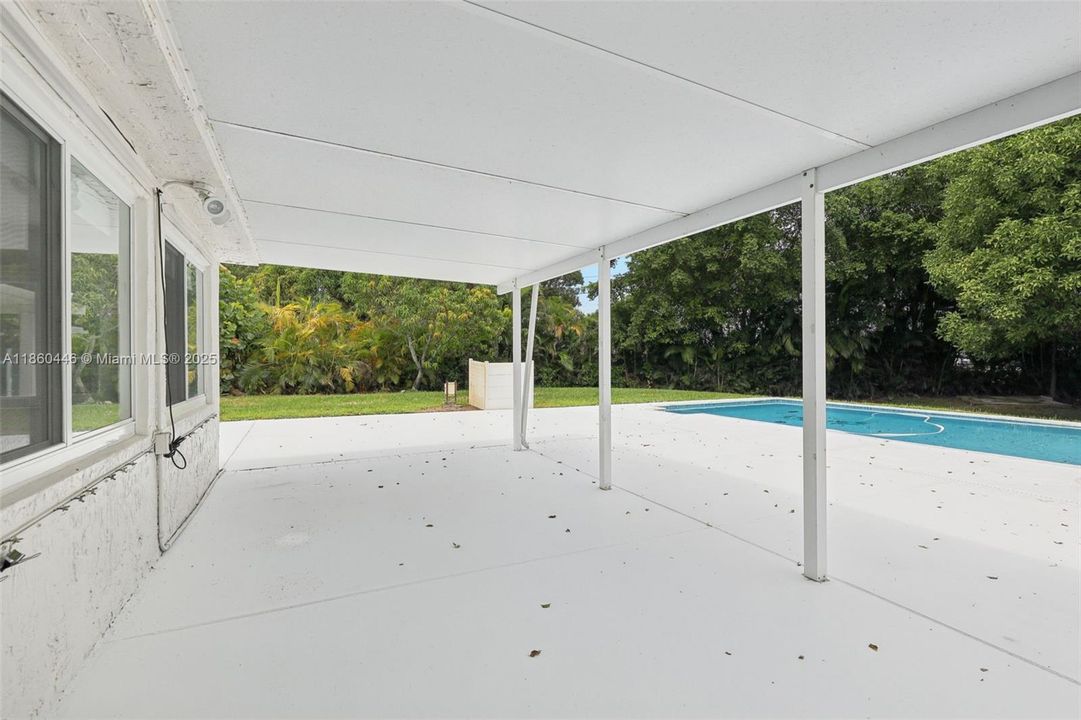 合同活跃: $745,000 (3 贝兹, 2 浴室, 1224 平方英尺)