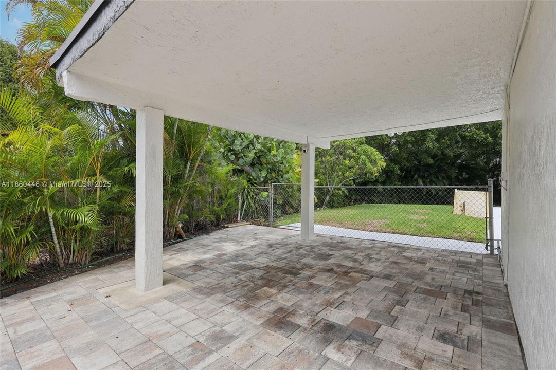 合同活跃: $745,000 (3 贝兹, 2 浴室, 1224 平方英尺)