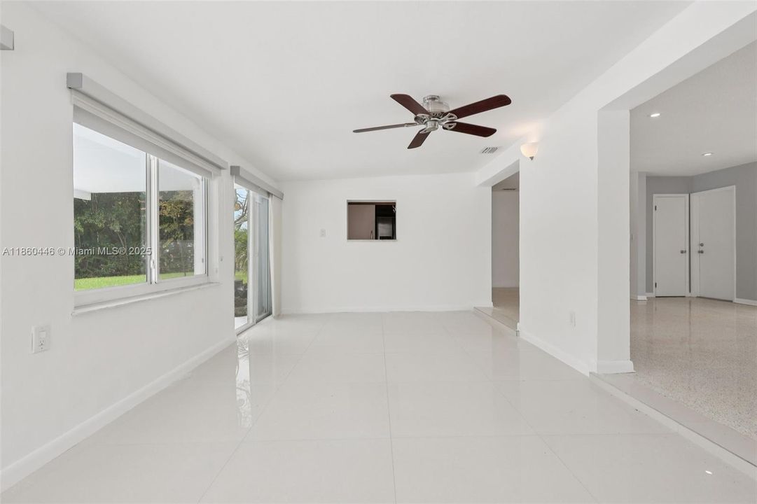 合同活跃: $745,000 (3 贝兹, 2 浴室, 1224 平方英尺)