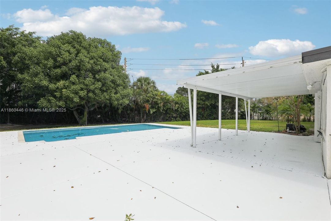 合同活跃: $745,000 (3 贝兹, 2 浴室, 1224 平方英尺)