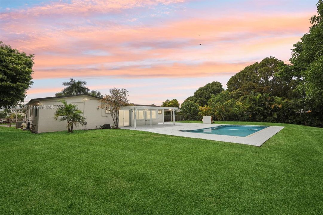 合同活跃: $745,000 (3 贝兹, 2 浴室, 1224 平方英尺)