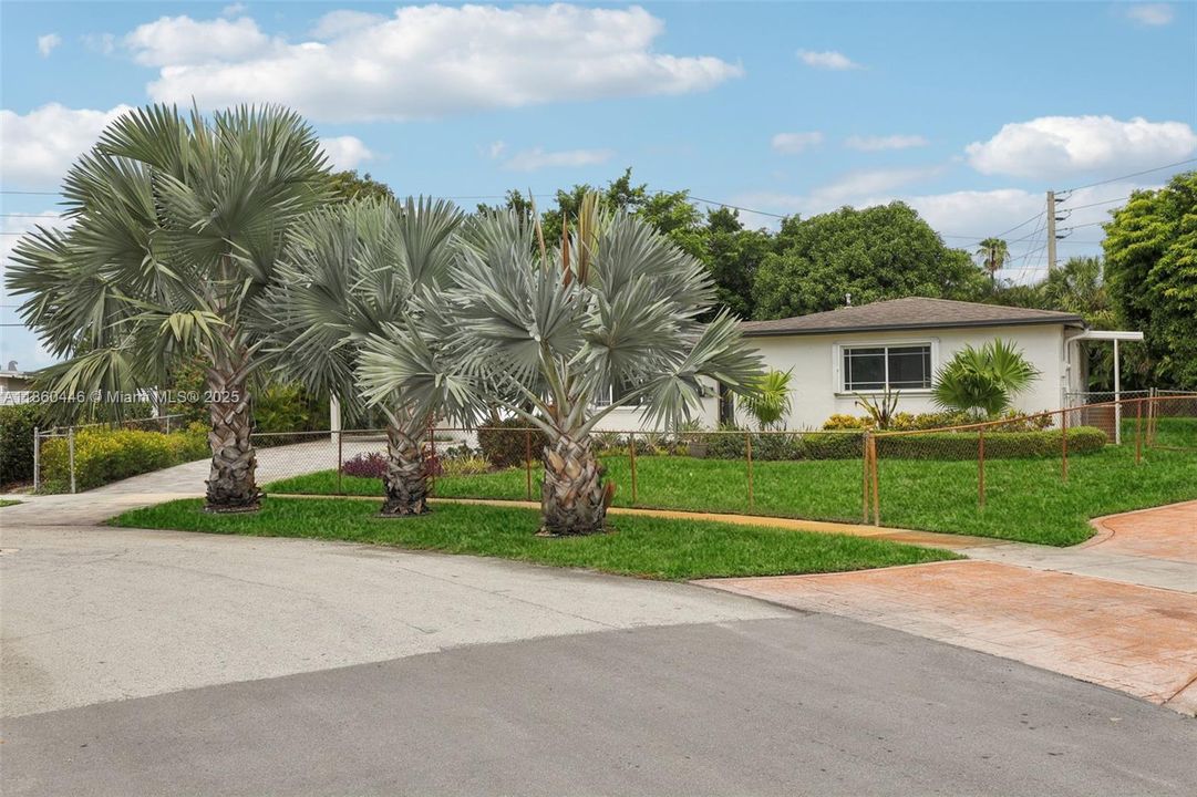 合同活跃: $745,000 (3 贝兹, 2 浴室, 1224 平方英尺)