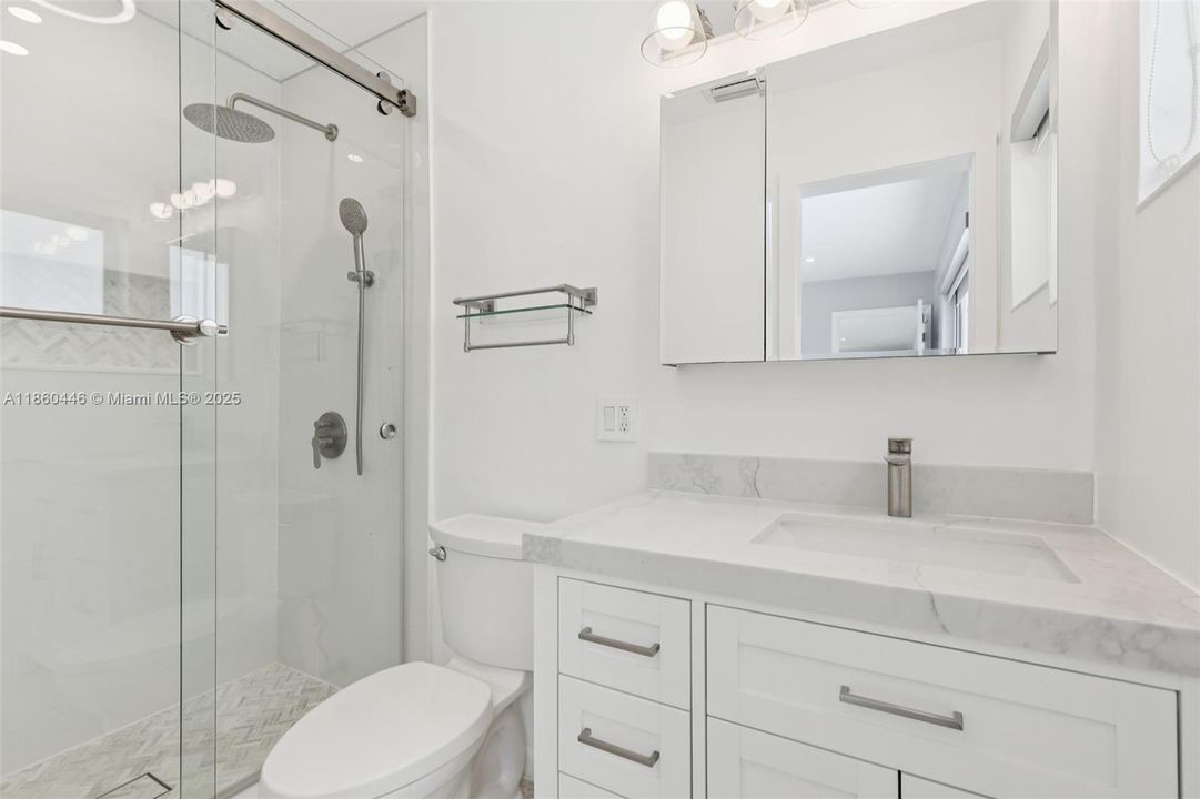 合同活跃: $745,000 (3 贝兹, 2 浴室, 1224 平方英尺)