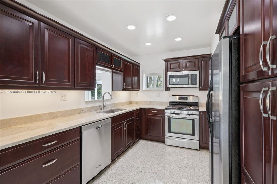 合同活跃: $745,000 (3 贝兹, 2 浴室, 1224 平方英尺)