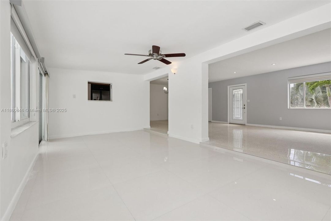 合同活跃: $745,000 (3 贝兹, 2 浴室, 1224 平方英尺)