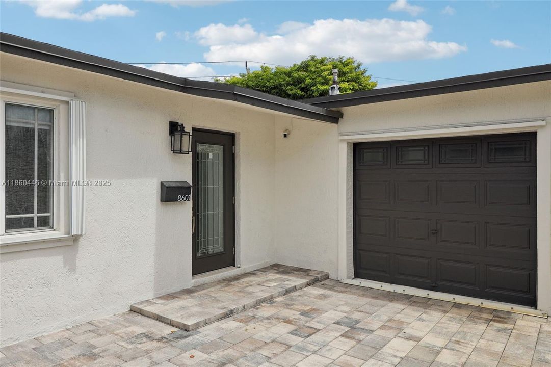 合同活跃: $745,000 (3 贝兹, 2 浴室, 1224 平方英尺)