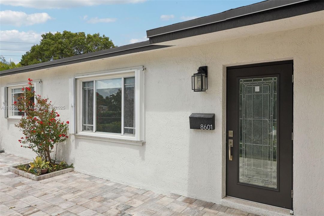 合同活跃: $745,000 (3 贝兹, 2 浴室, 1224 平方英尺)