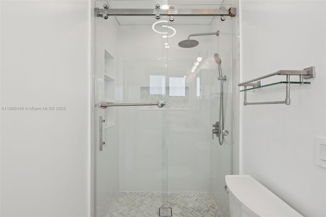 合同活跃: $745,000 (3 贝兹, 2 浴室, 1224 平方英尺)