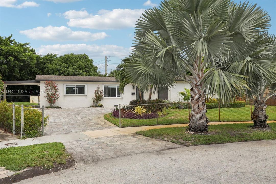 合同活跃: $745,000 (3 贝兹, 2 浴室, 1224 平方英尺)