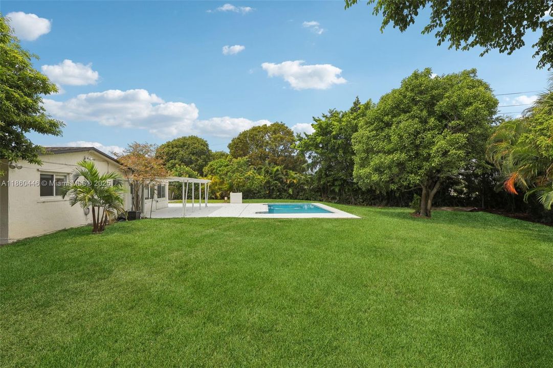 合同活跃: $745,000 (3 贝兹, 2 浴室, 1224 平方英尺)