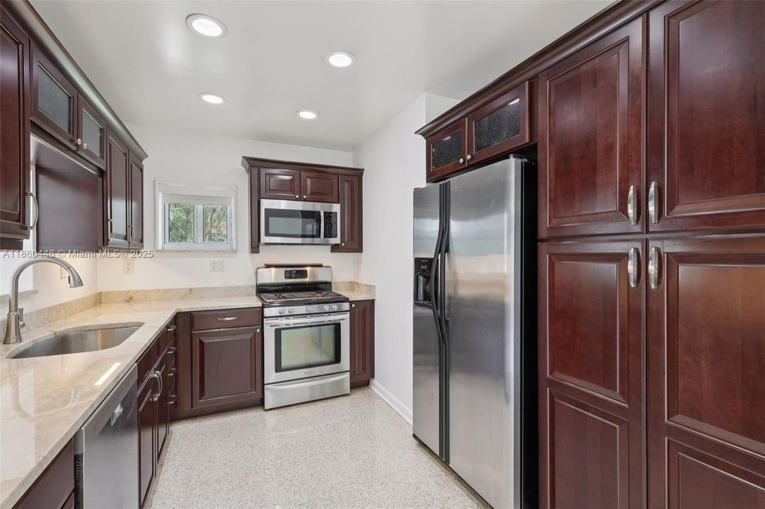 合同活跃: $745,000 (3 贝兹, 2 浴室, 1224 平方英尺)