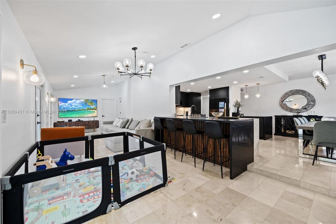 Под контрактом: $1,275,000 (5 спален, 3 ванн, 3298 Квадратных фут)