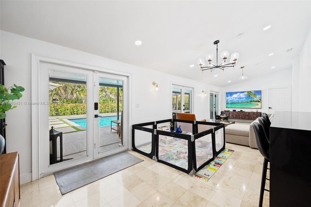 Под контрактом: $1,275,000 (5 спален, 3 ванн, 3298 Квадратных фут)