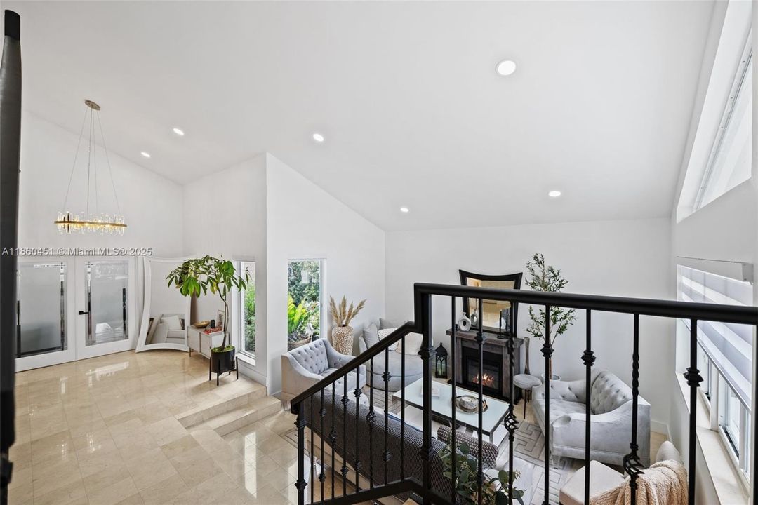 Под контрактом: $1,275,000 (5 спален, 3 ванн, 3298 Квадратных фут)