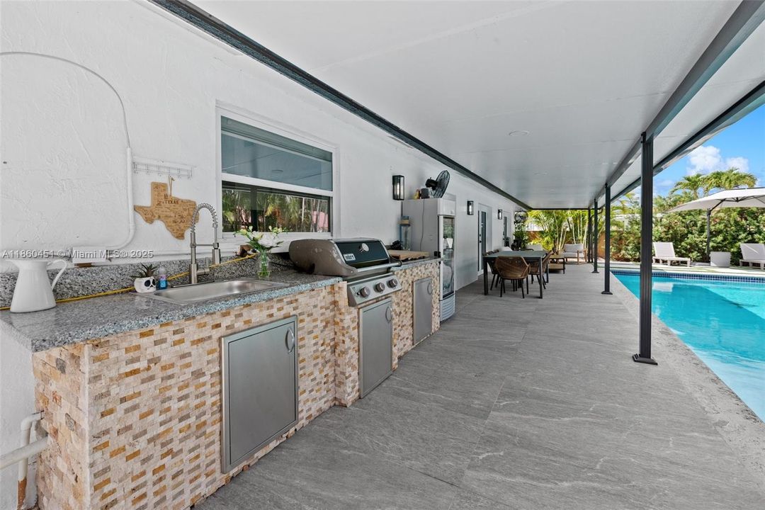 Под контрактом: $1,275,000 (5 спален, 3 ванн, 3298 Квадратных фут)