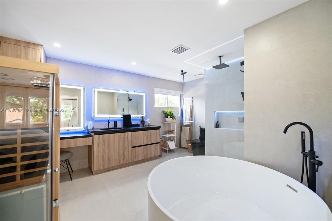 Под контрактом: $1,275,000 (5 спален, 3 ванн, 3298 Квадратных фут)