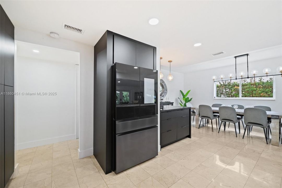 Под контрактом: $1,275,000 (5 спален, 3 ванн, 3298 Квадратных фут)