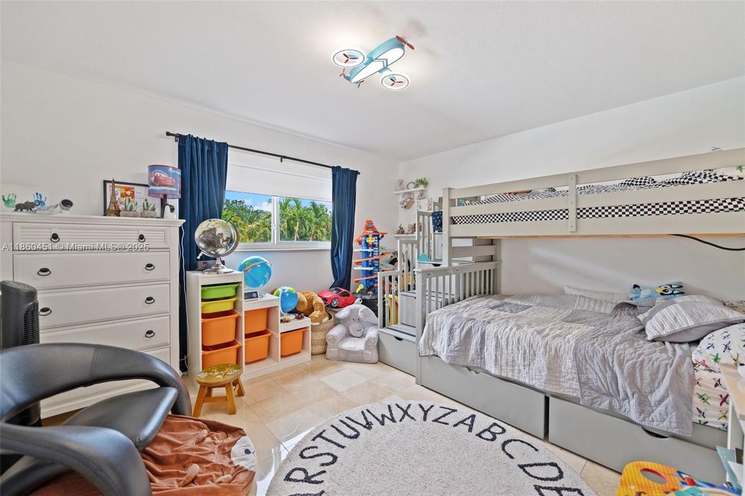 Под контрактом: $1,275,000 (5 спален, 3 ванн, 3298 Квадратных фут)