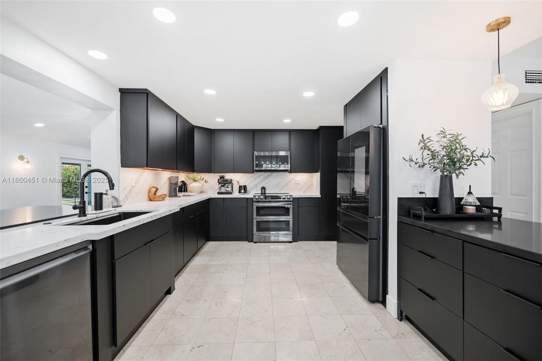 Под контрактом: $1,275,000 (5 спален, 3 ванн, 3298 Квадратных фут)