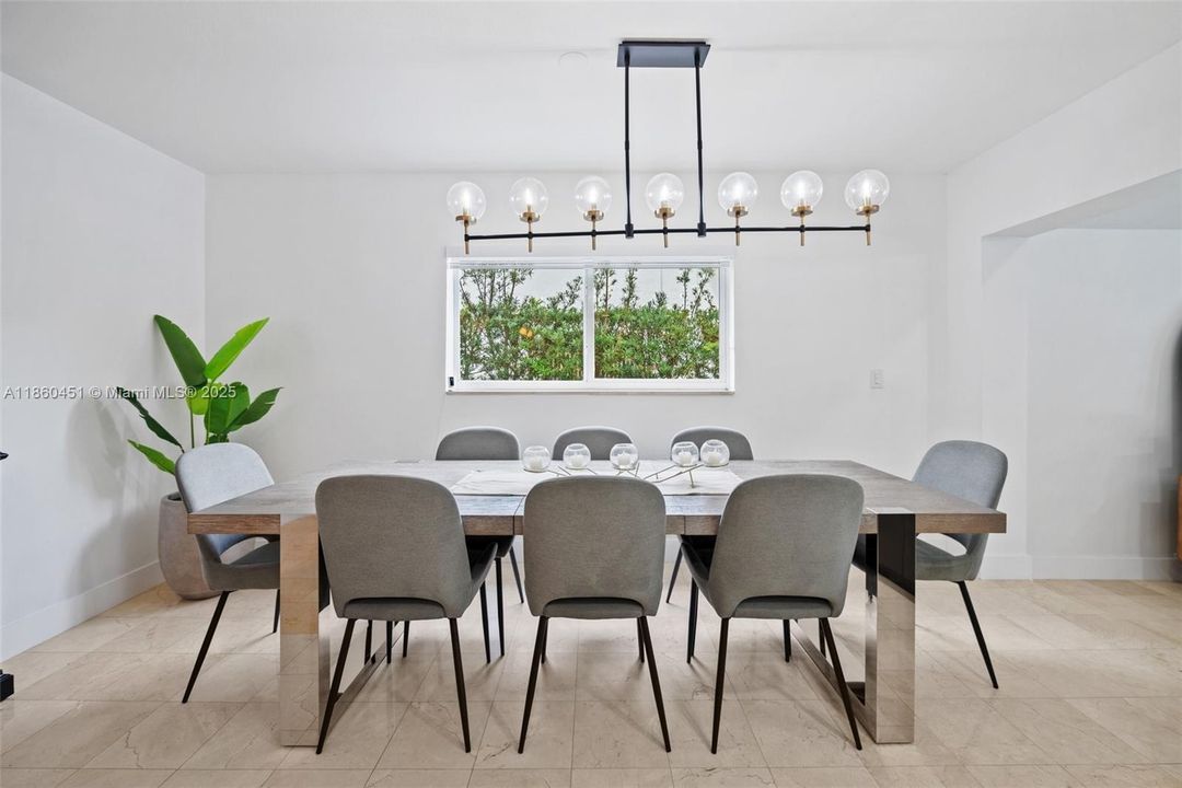 Под контрактом: $1,275,000 (5 спален, 3 ванн, 3298 Квадратных фут)