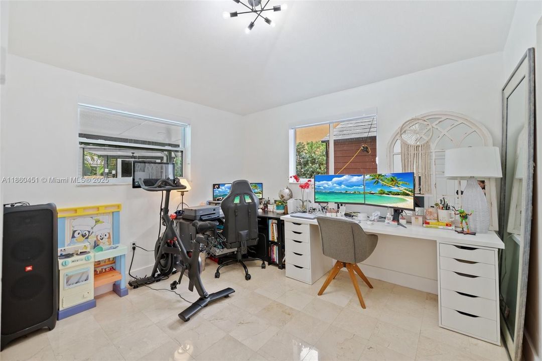 Под контрактом: $1,275,000 (5 спален, 3 ванн, 3298 Квадратных фут)