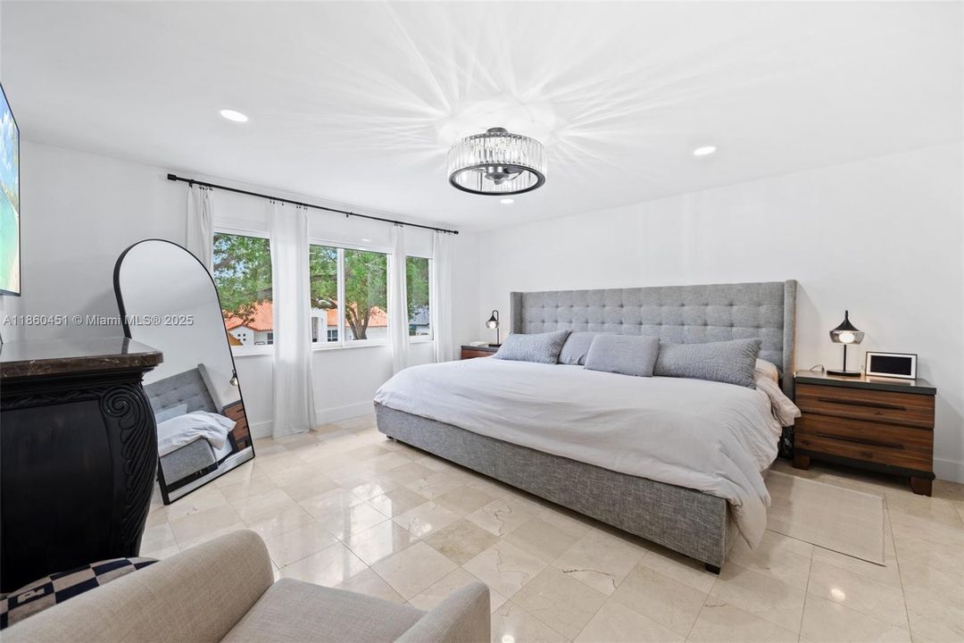 Под контрактом: $1,275,000 (5 спален, 3 ванн, 3298 Квадратных фут)