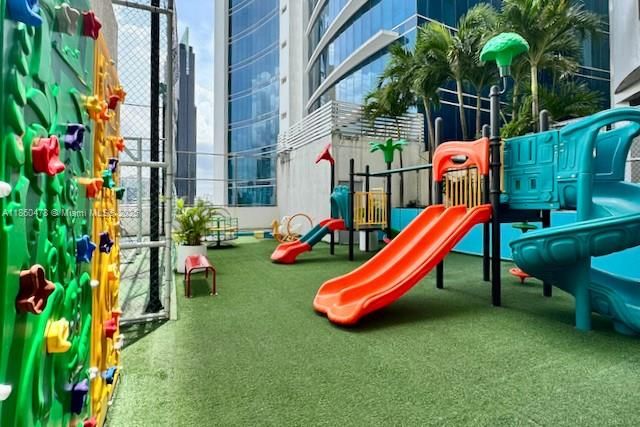 待售: $472,500 (3 贝兹, 3 浴室, 0 平方英尺)