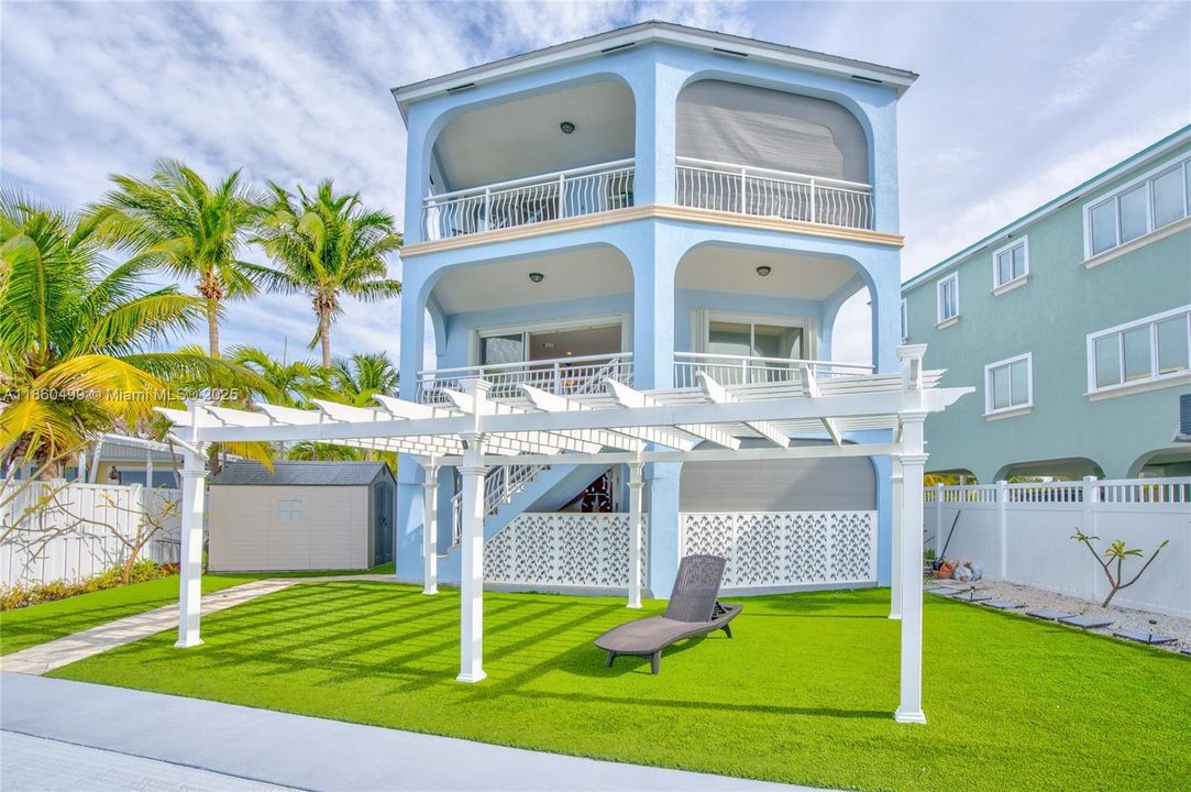 最近售出: $2,450,000 (3 贝兹, 2 浴室, 2638 平方英尺)