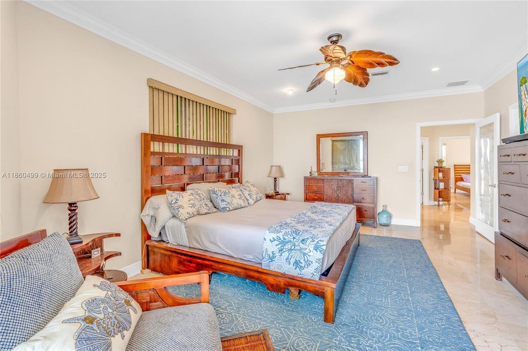 最近售出: $2,450,000 (3 贝兹, 2 浴室, 2638 平方英尺)