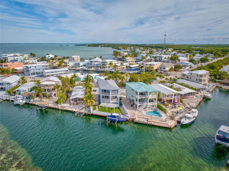 最近售出: $2,450,000 (3 贝兹, 2 浴室, 2638 平方英尺)