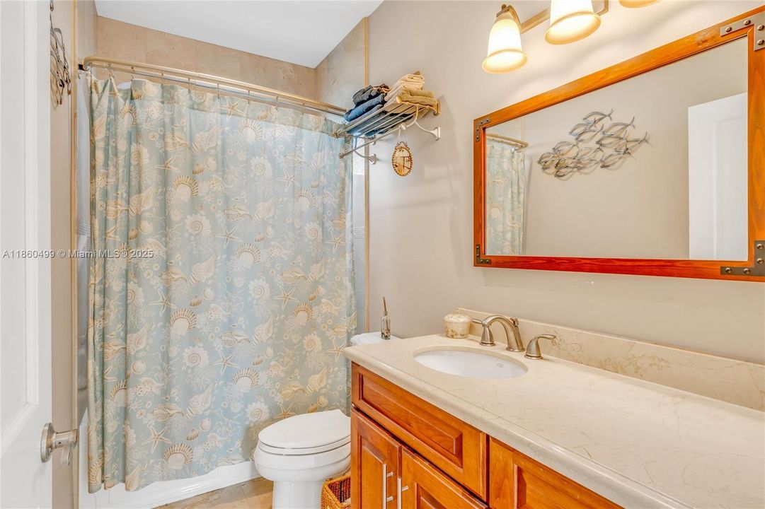 最近售出: $2,450,000 (3 贝兹, 2 浴室, 2638 平方英尺)