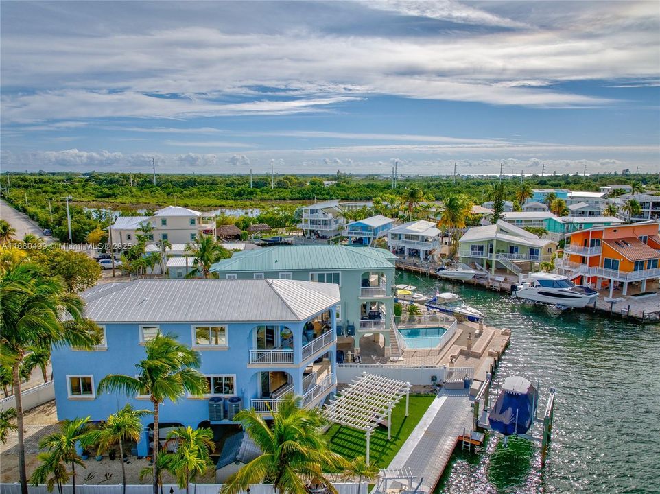 最近售出: $2,450,000 (3 贝兹, 2 浴室, 2638 平方英尺)