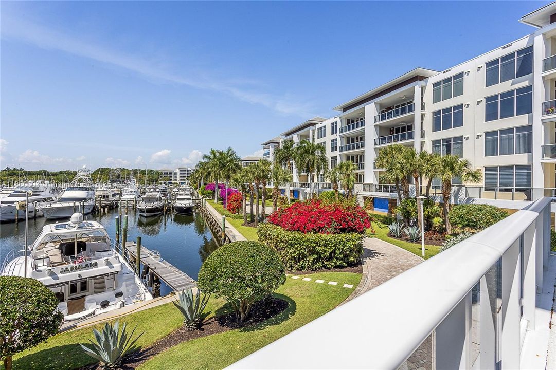 最近售出: $2,850,000 (2 贝兹, 2 浴室, 2710 平方英尺)