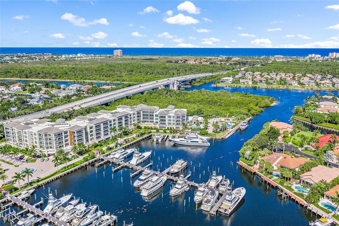 最近售出: $2,850,000 (2 贝兹, 2 浴室, 2710 平方英尺)