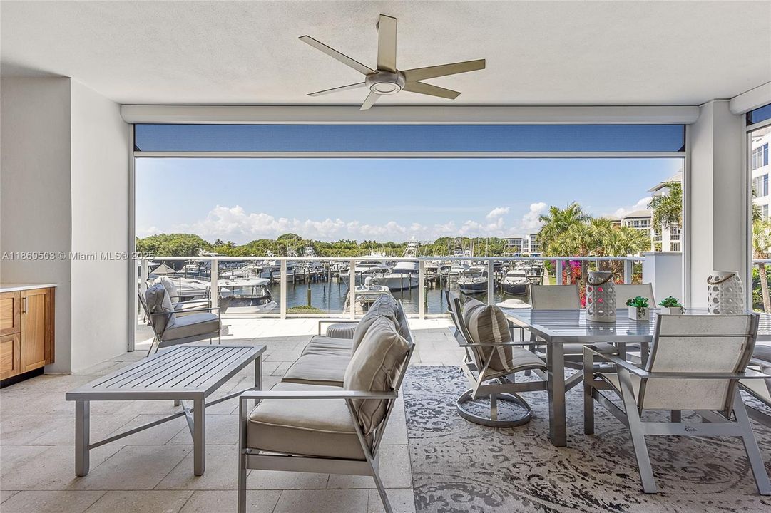 最近售出: $2,850,000 (2 贝兹, 2 浴室, 2710 平方英尺)