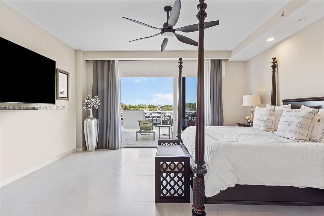 最近售出: $2,850,000 (2 贝兹, 2 浴室, 2710 平方英尺)