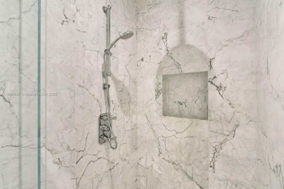 Active With Contract: $7,595,000 (4 beds, 5 baths, 3640 Square Feet)