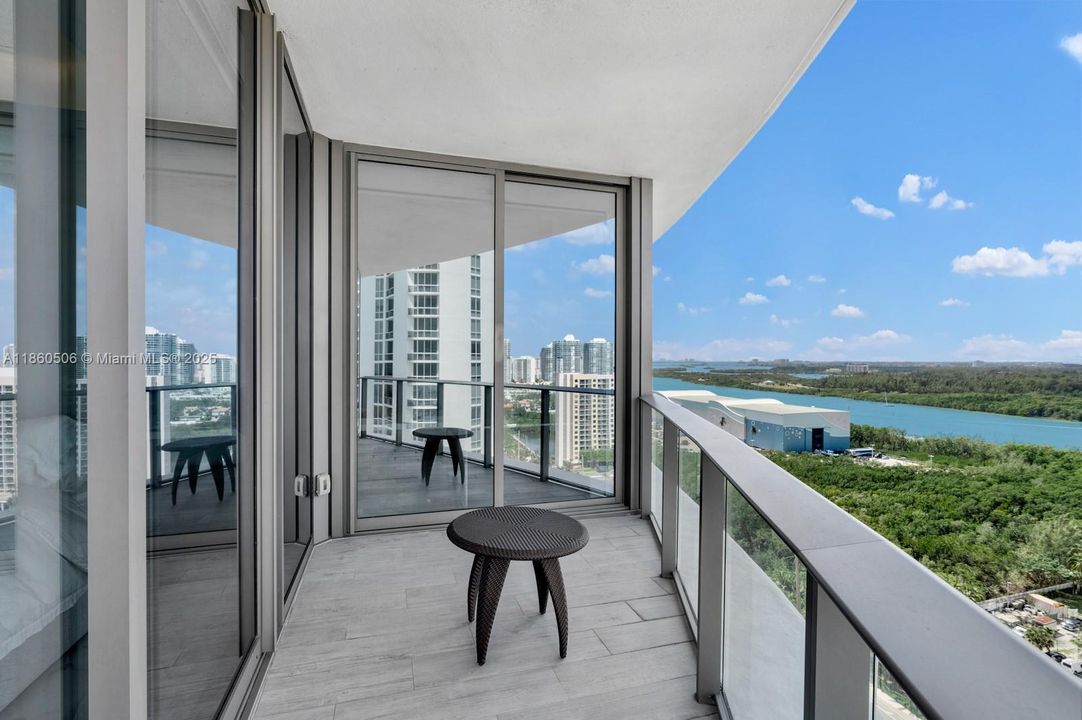 Active With Contract: $7,595,000 (4 beds, 5 baths, 3640 Square Feet)