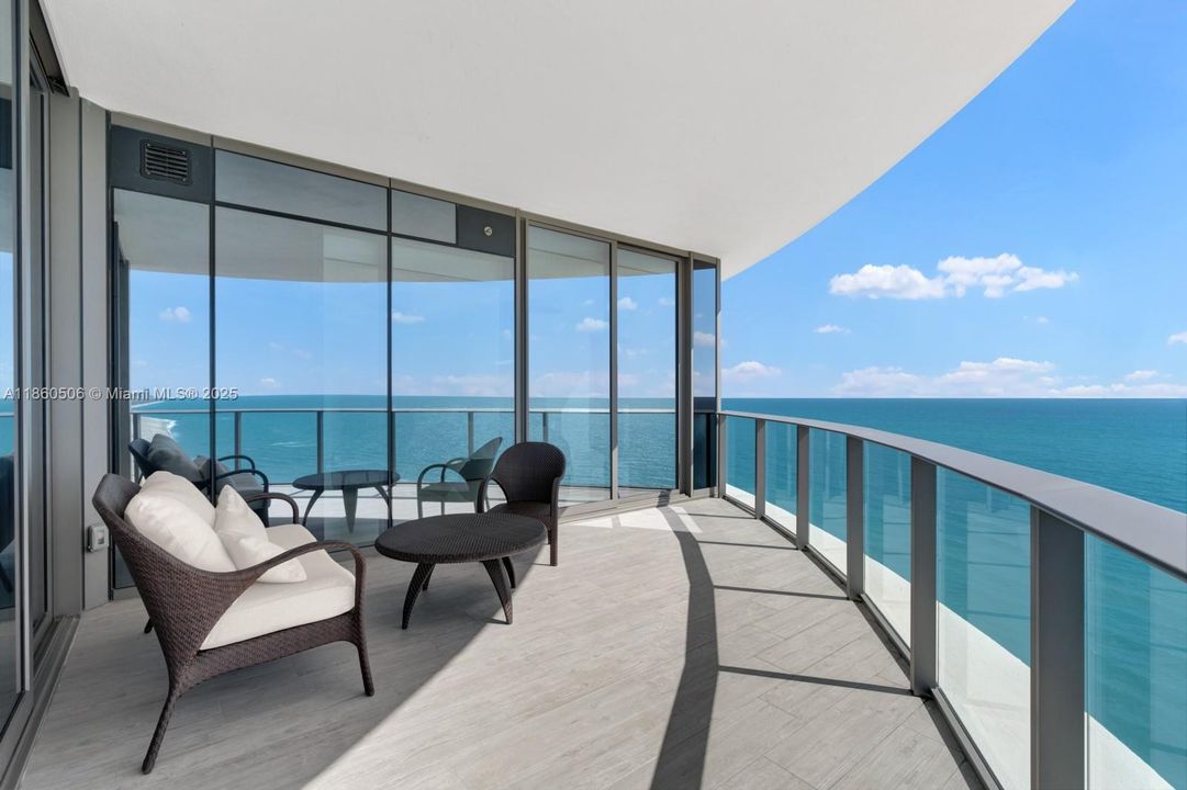 Active With Contract: $7,595,000 (4 beds, 5 baths, 3640 Square Feet)