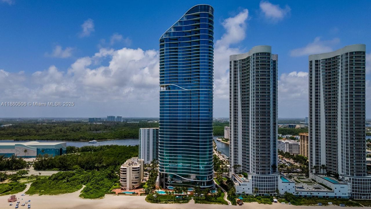 Active With Contract: $7,595,000 (4 beds, 5 baths, 3640 Square Feet)