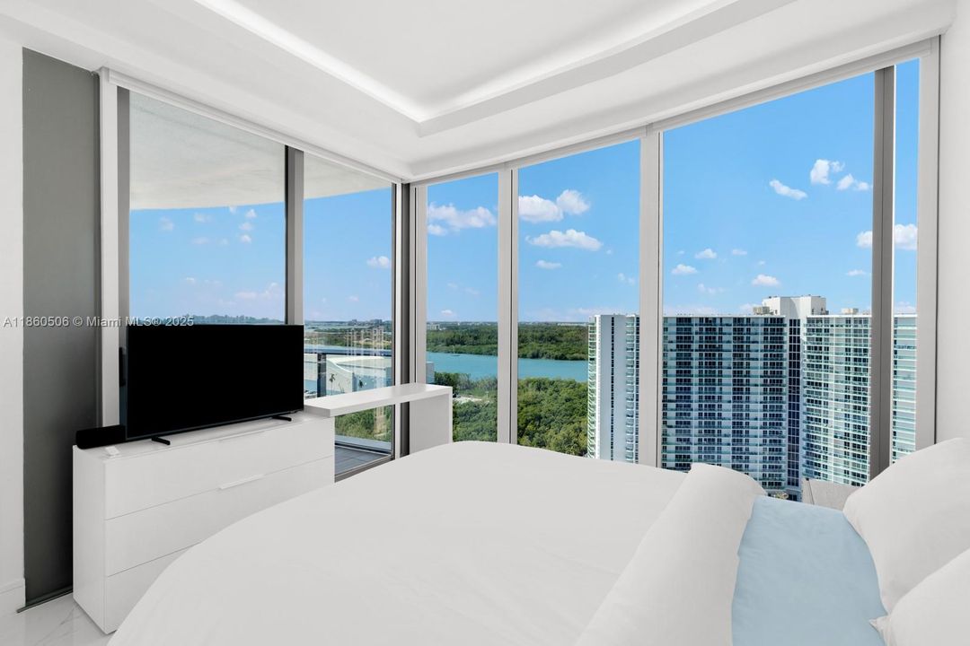 Active With Contract: $7,595,000 (4 beds, 5 baths, 3640 Square Feet)